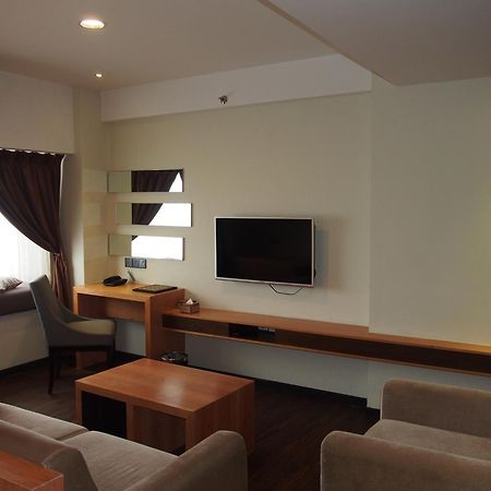 C'Haya Hotel Kota Kinabalu Szoba fotó