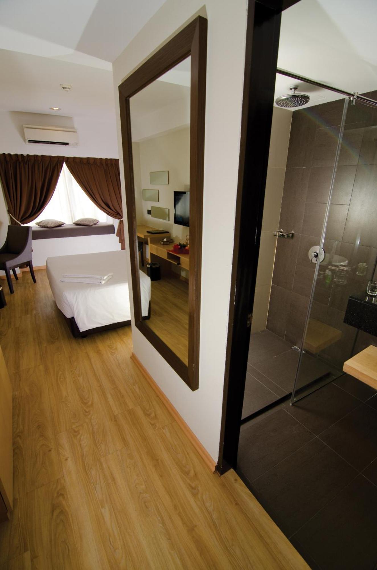 C'Haya Hotel Kota Kinabalu Szoba fotó