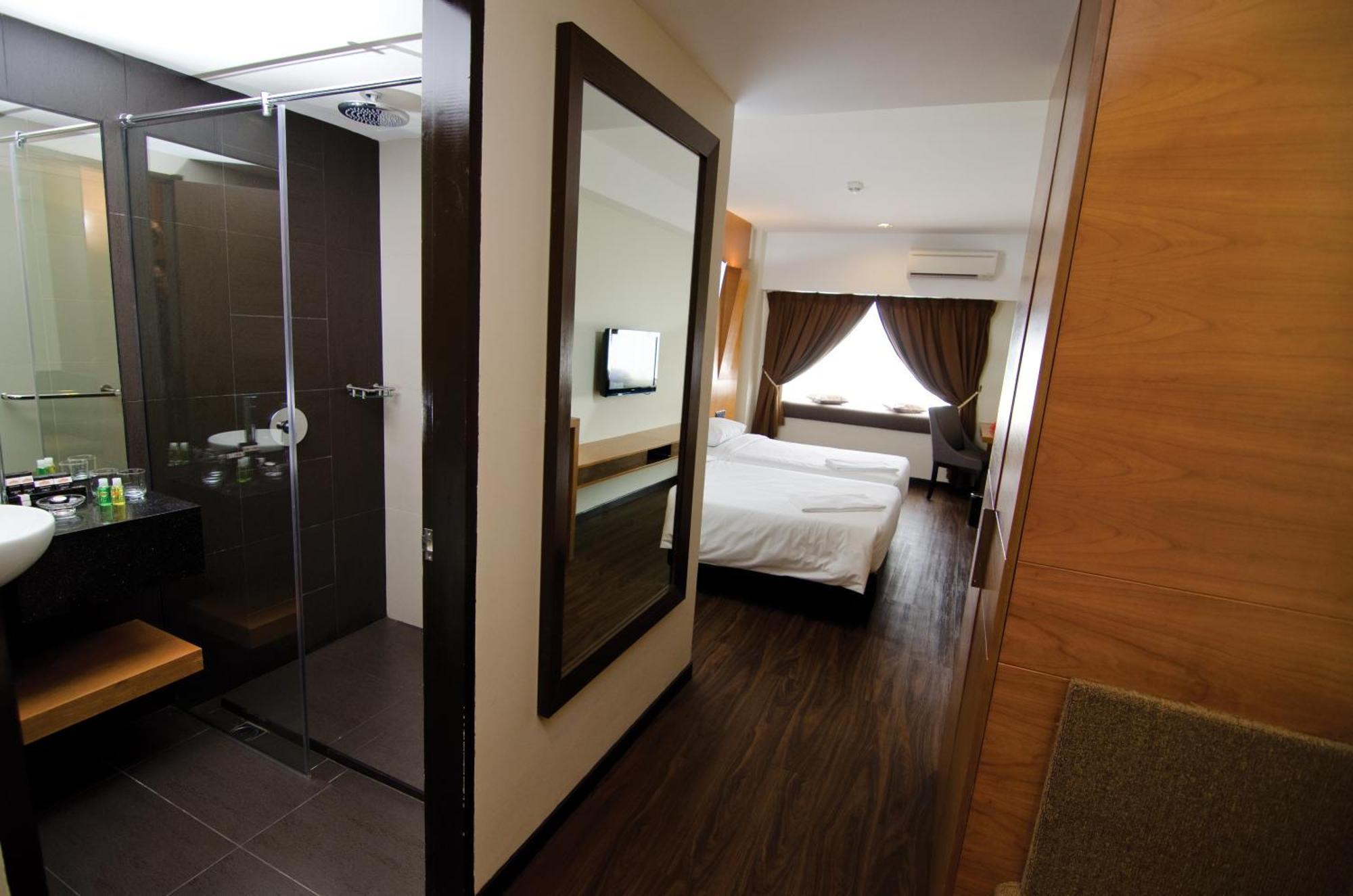 C'Haya Hotel Kota Kinabalu Szoba fotó