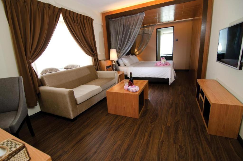C'Haya Hotel Kota Kinabalu Kültér fotó