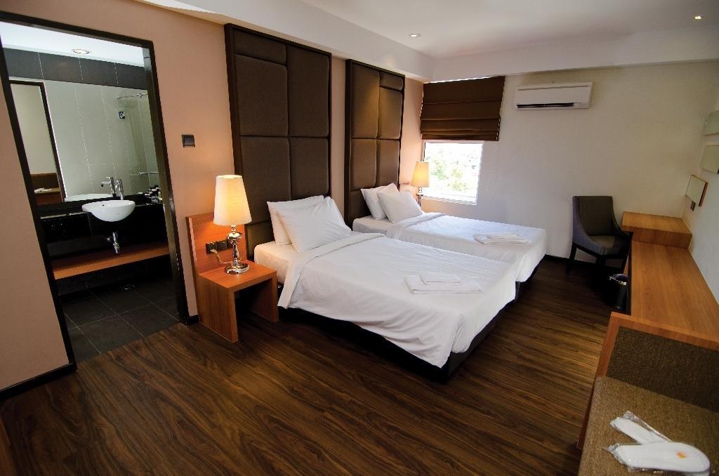 C'Haya Hotel Kota Kinabalu Szoba fotó