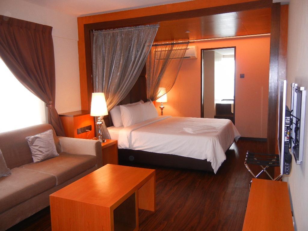 C'Haya Hotel Kota Kinabalu Szoba fotó
