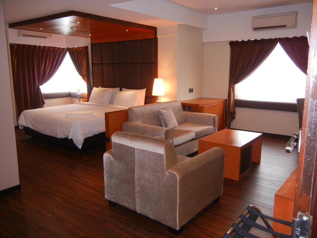 C'Haya Hotel Kota Kinabalu Szoba fotó