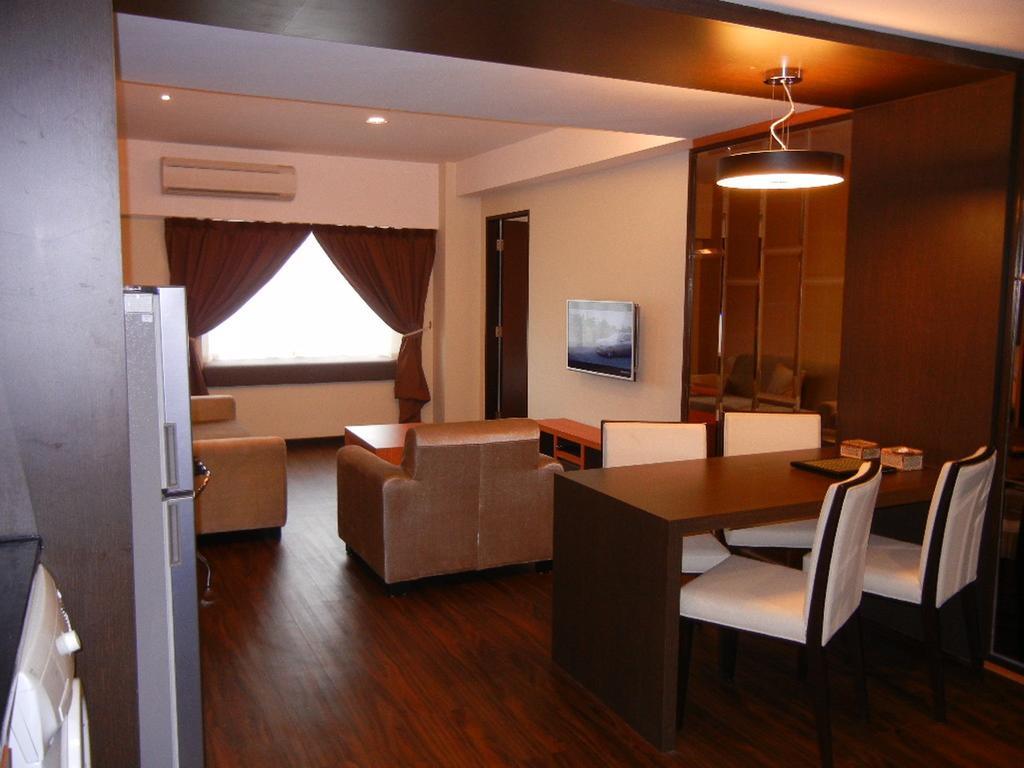 C'Haya Hotel Kota Kinabalu Szoba fotó