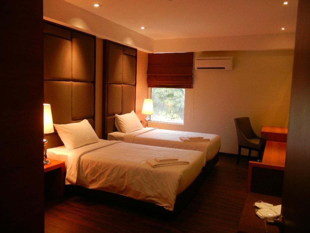 C'Haya Hotel Kota Kinabalu Szoba fotó