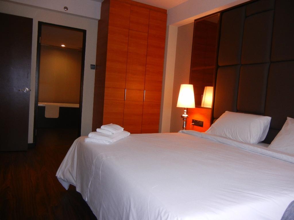 C'Haya Hotel Kota Kinabalu Szoba fotó